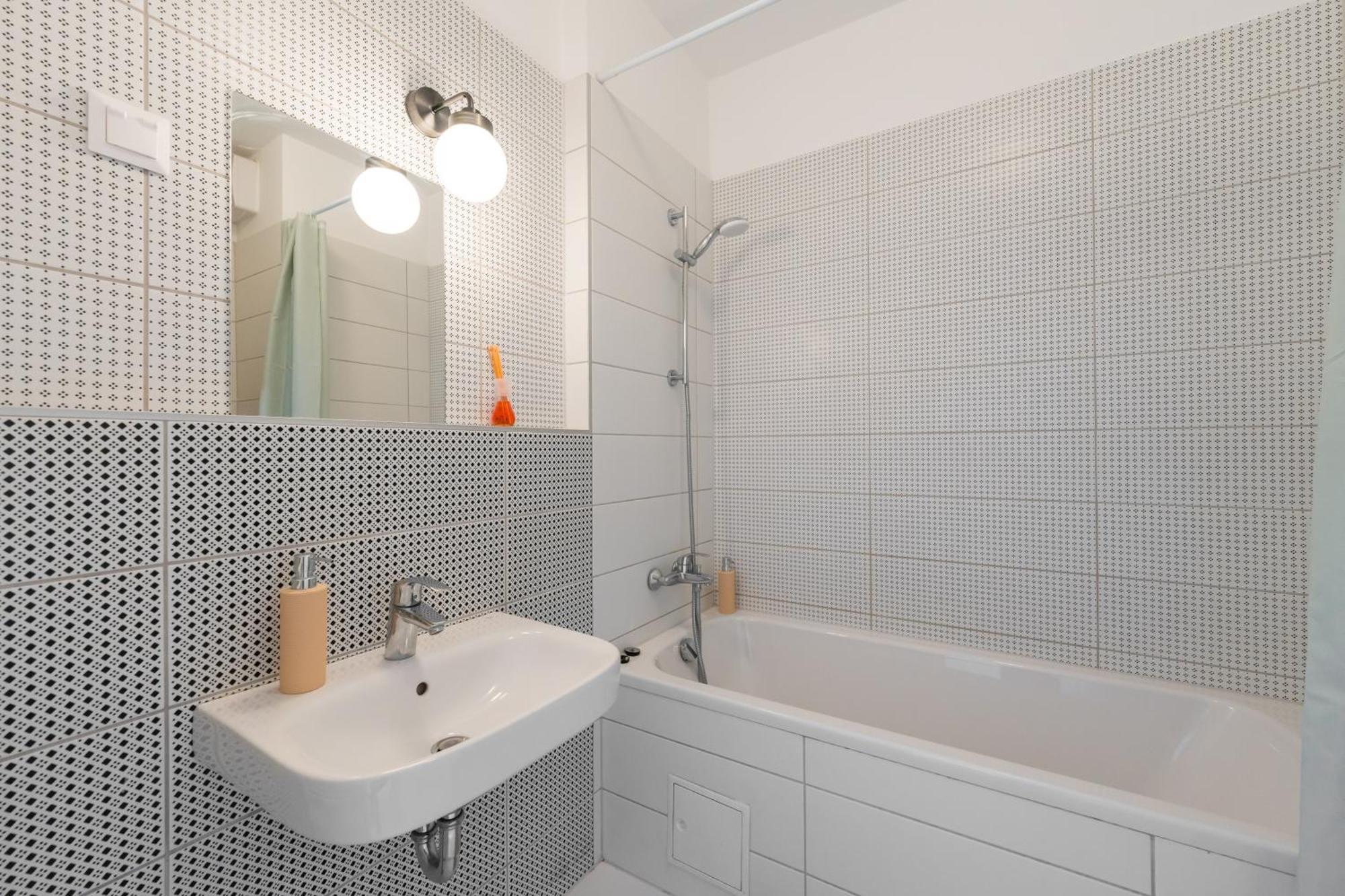 Brand New Modern Apartment-2 Rooms-balcony-garage Apartamento